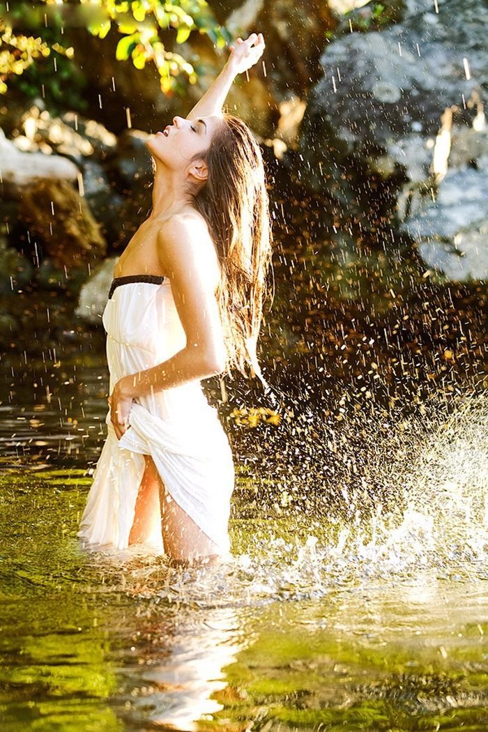 Marie Avgeropoulos in Kanpur