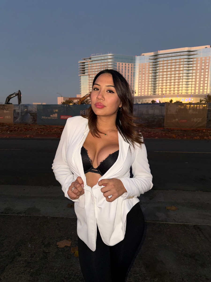 Take a pause and enjoy Ali Cruz — streaming from Kanpur