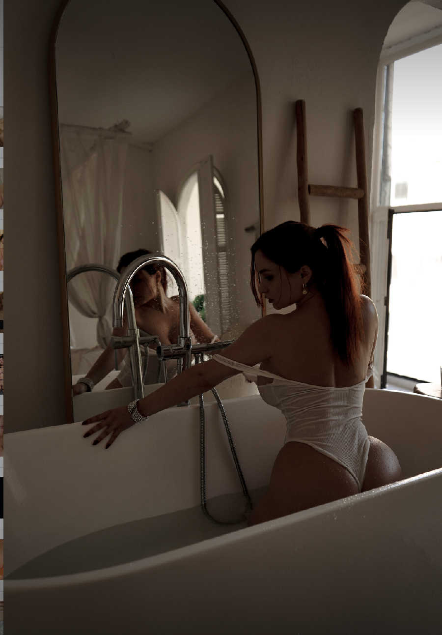 A playful frame from Miranda Faith nude — online in Kanpur