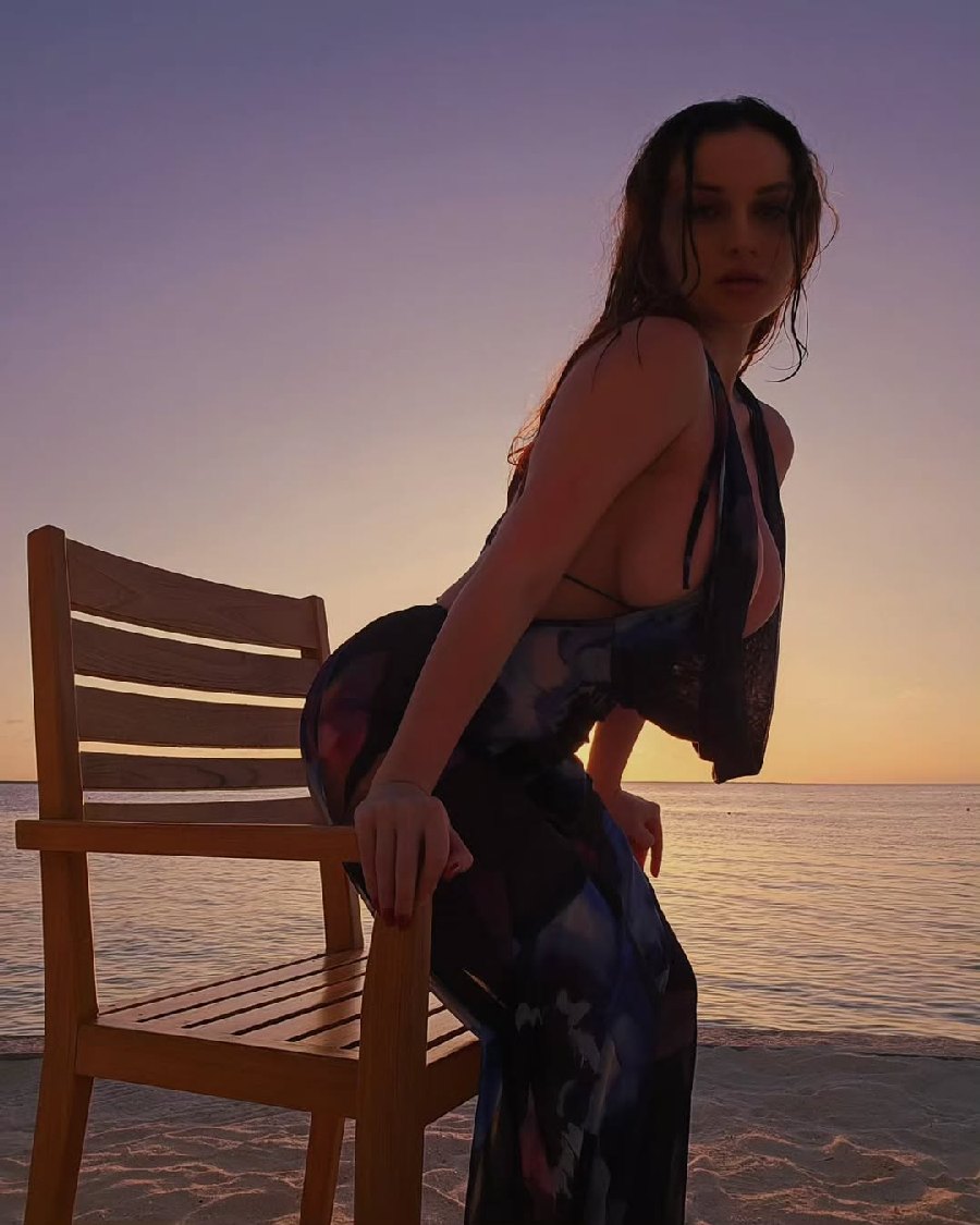 Sexy girl Miranda Faith nude in Kanpur