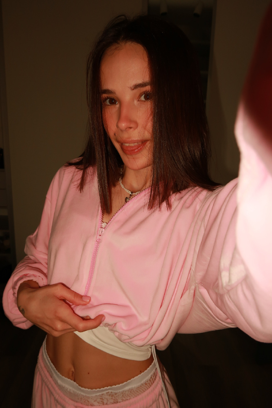 Tina brings the glow — live moments in Kanpur